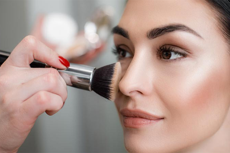 8 useful makeup tips to make your forehead appear smaller