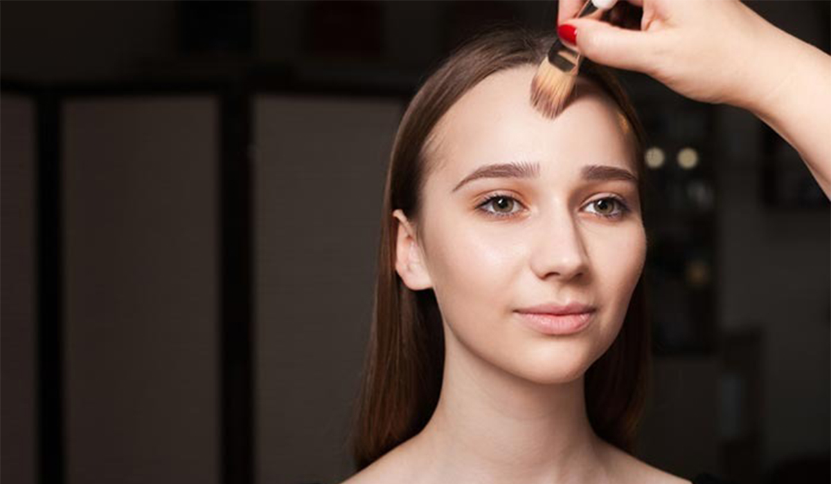 8 useful makeup tips to make your forehead appear smaller