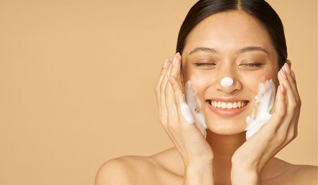 Top 15 Tips To Take Care Of Dry Skin (DIY Methods)