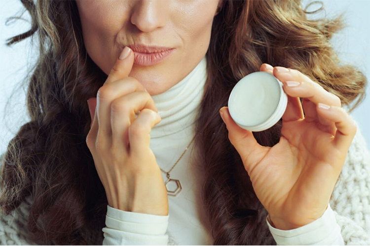 How to make your own lip balm at home - 15 best DIYs